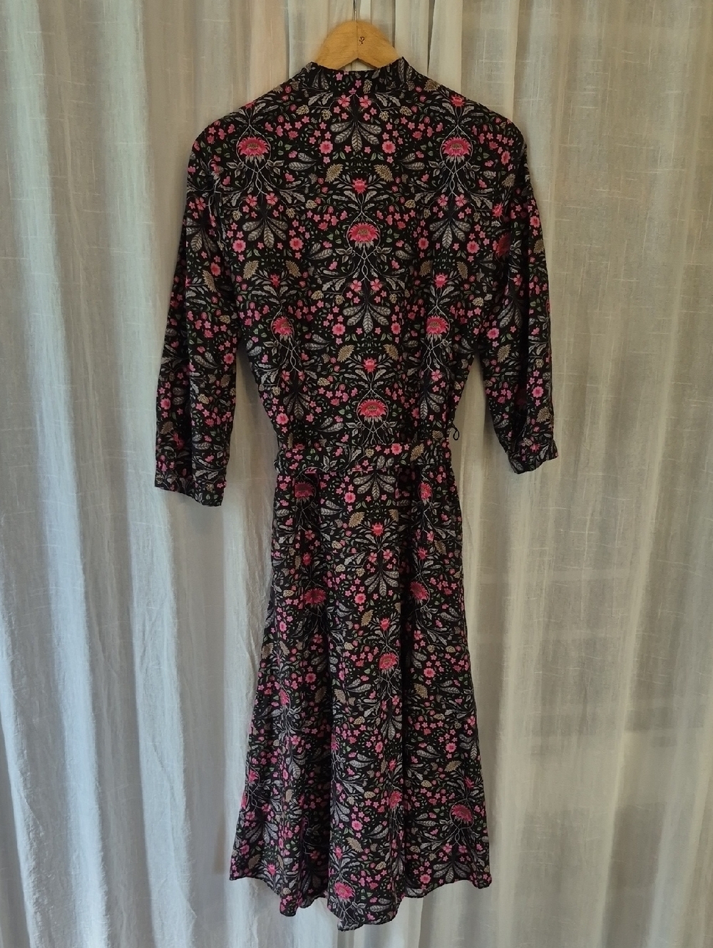 J. McLaughlin Black Dress Silk & Cotton with Pink Floral Print - Picture 7 of 7